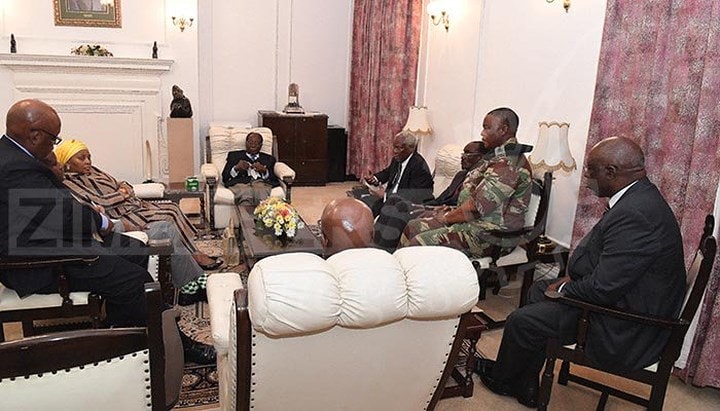 Quân đội Zimbabwe hôm 15/11 tuyên bố họ hành động là để ổn định tình hình chính trị-xã hội- kinh tế đang xấu đi và tránh cho quốc gia này khỏi rơi vào tình trạng xung đột bạo lực.