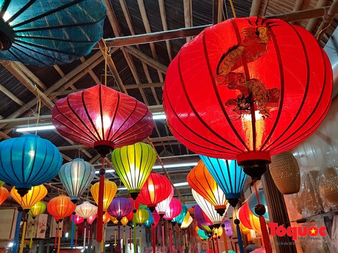 Hoi An Lanterns attends “Quang traditional craft village festival 2017”