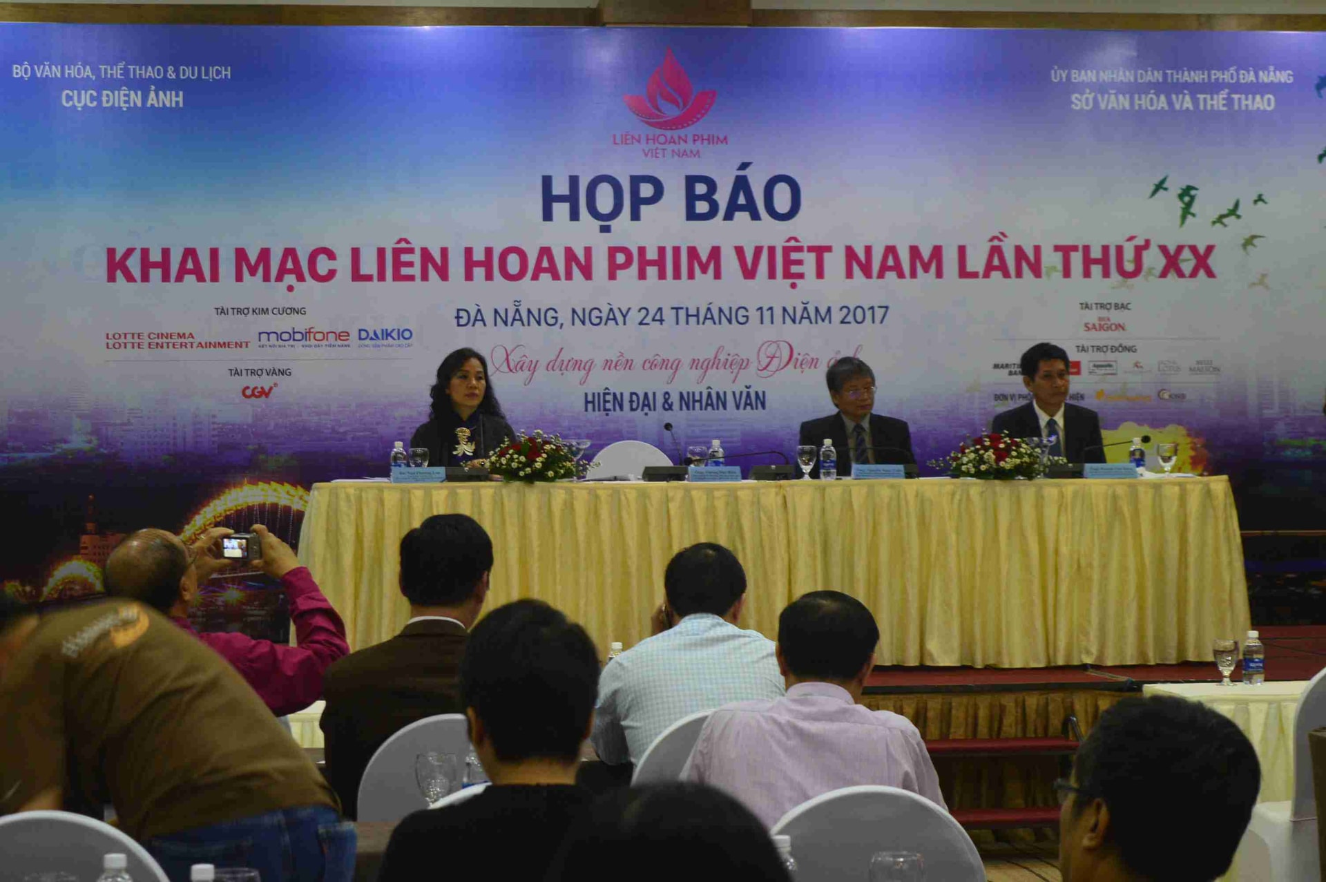 Quang cảnh buổi họp báo. Ảnh: Q.T