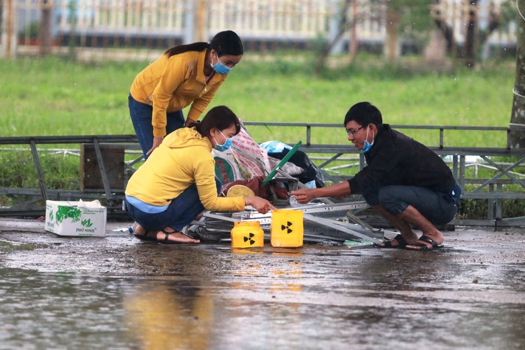 Tình huống giả định của buổi diễn tập là phát hiện nguồn phóng xạ hạt nhân tại một cơ sở thu mua phế liệu. Ảnh: T.C