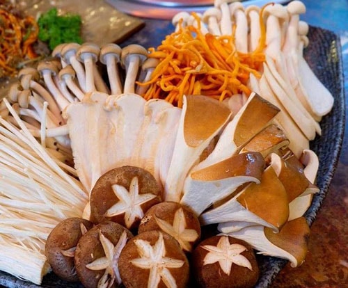 Những loại nấm tươi ngon luôn có tại Ashima. Ảnh: H.L