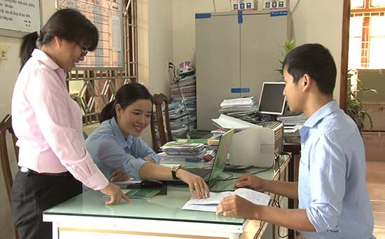 Ngân hàng Chính sách xã hội huyện Đại Lộc luôn tạo điều kiện hướng dẫn lập hồ sơ, cho vay để người chấp hành xong án phạt tù có khả năng phát triển sản xuất, vươn lên trong cuộc sống. Ảnh: M.T