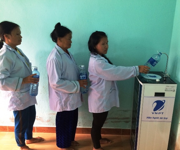 Máy lọc nước tại Trung tâm Y tế huyện Tây Giang. Nguồn: VNPT