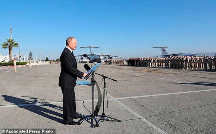 Tổng thống Putin cho biết, Nga sẽ tiếp tục duy trì hai căn cứ tại Syria là Hmeimim và cơ sở hải quân Tartus. Ảnh: AP.