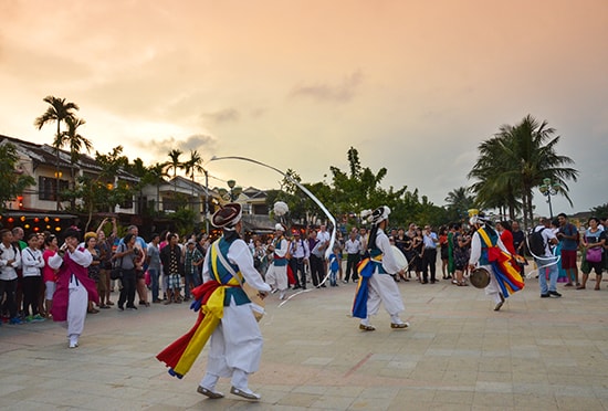 A traditional South Korean art performance in Hoi An in June 2017