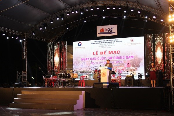 Mr. Dinh Hai gives a speech at the closing ceremony