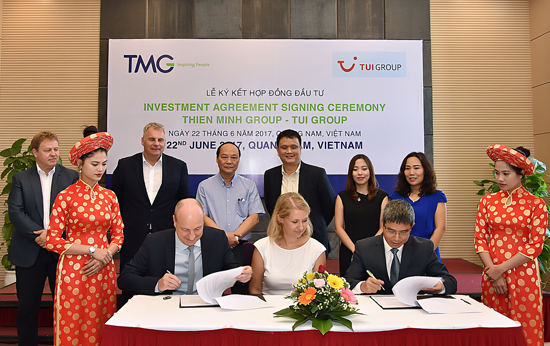  A signing ceremony between Quang Nam provincial authority and investor