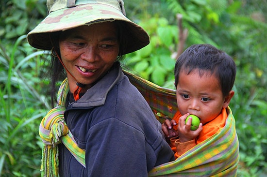 Mùa đông, những tấm địu như thế này cũng là cách người vùng cao ủ ấm cho trẻ.