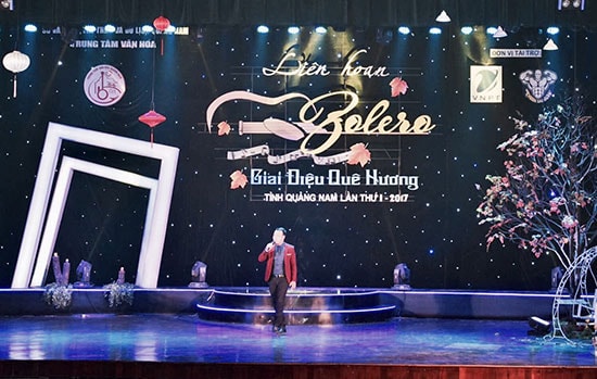 Liên hoan Bolero thu hút người tham dự. Ảnh: LÊ QUÂN