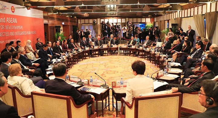 Sự thành công của APEC 2017 được thể hiện ở nỗ lực của Việt Nam từ công tác chuẩn bị cho sự kiện cũng như chuẩn bị các nội dung thảo luận của từng hội nghị. Đây là đánh giá chung của các nền kinh tế thành viên tham dự. Trong ảnh: Chủ tịch nước Trần Đại Quang chủ trì Đối thoại Cấp cao không chính thức giữa Diễn đàn Hợp tác kinh tế châu Á-Thái Bình Dương (APEC) với Hiệp hội các Quốc gia Đông Nam Á (ASEAN).