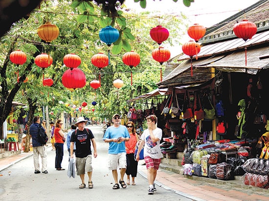 Hoi An city is ready to welcome visitors in the new year 2018.
