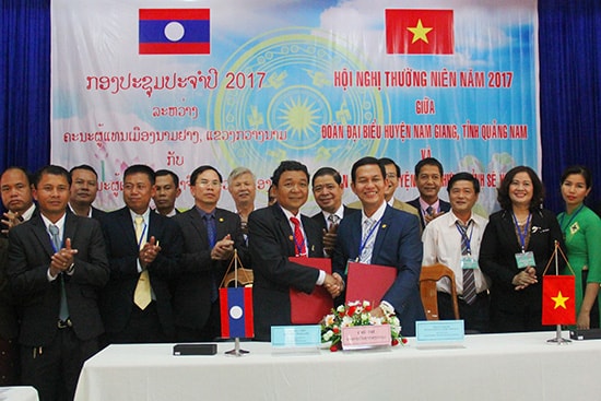 Annual conference 2017 on cooperation between Nam Giang and Dac Cheung districts.