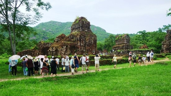 Visitors at My Son Sanctuary