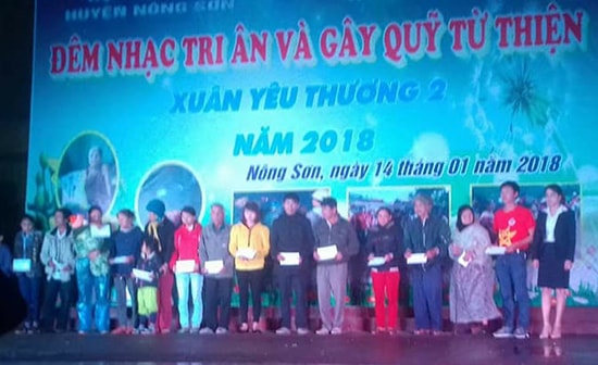 San sẻ khó khăn với người nghèo luôn được các ban ngành quan tâm sâu sắc. Ảnh: T.T