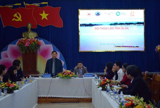 Phó Chủ tịch UBND tỉnh Lê Tri Thanh phát biểu tại buổi đối thoại