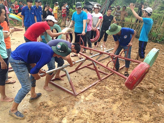 Câu lạc bộ Chung một ước mơ TP.Đà Nẵng làm sân chơi cho các em nhỏ ở xã Trà Don, huyện Nam Trà My. (Ảnh: Câu lạc bộ cung cấp)