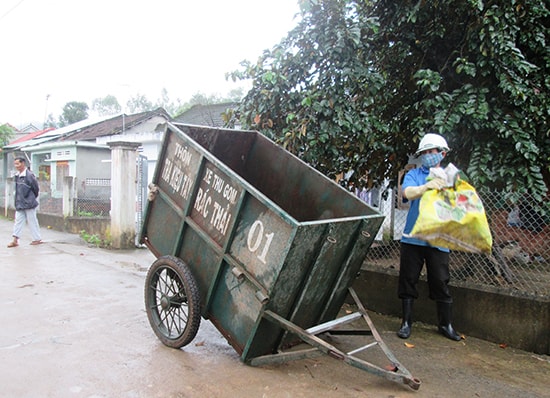 Mô hình thu gom rác thải ở thôn Trà Kiệu Tây (Duy Sơn, Duy Xuyên). Ảnh: H.N