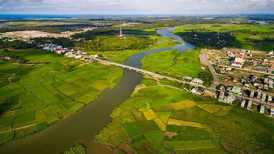 TP.Tam Kỳ đang quy hoạch phát triển đô thị dựa vào những dòng sông. Ảnh: MAI THÀNH CHƯƠNG