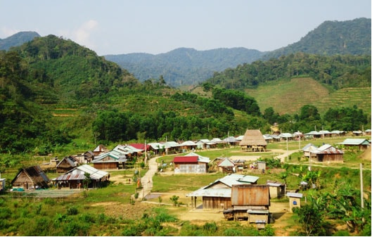 Làng mới Anoonh, xã A Nông, Tây Giang.