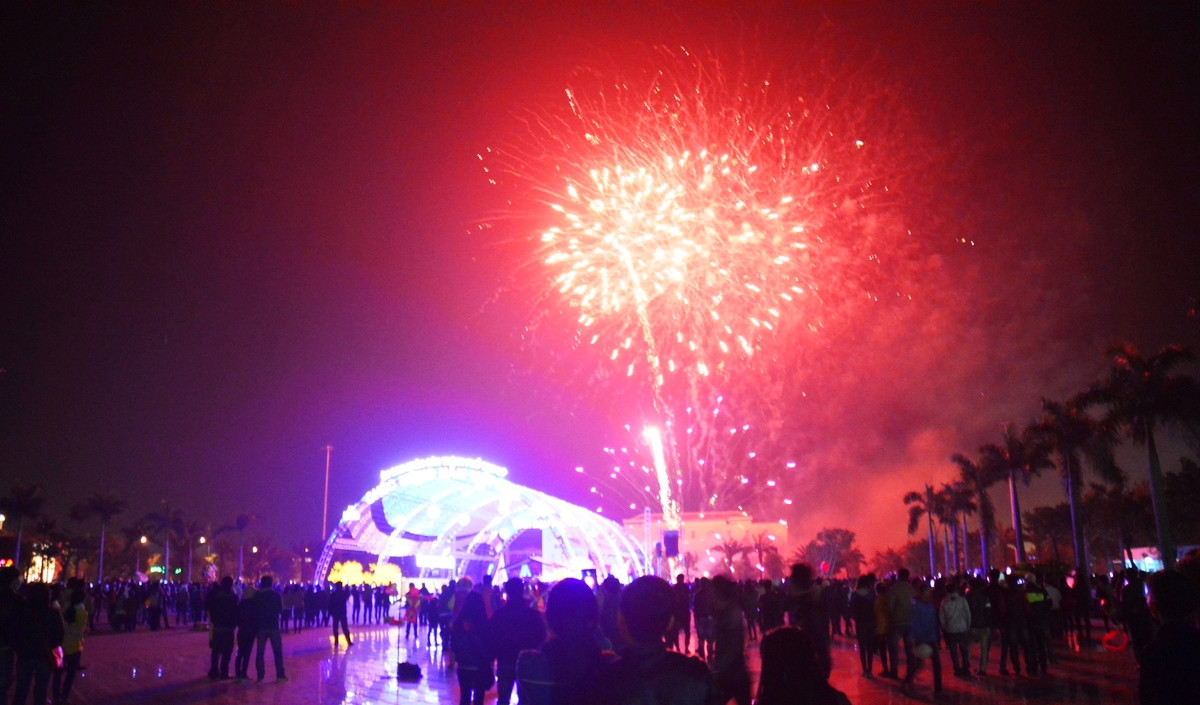 Trong đêm giao thừa Tết Mậu Tuất 2018, tại Quảng trường 24.3 sẽ có chương trình bắn pháo hoa chào mừng năm mới. Ảnh: X.T