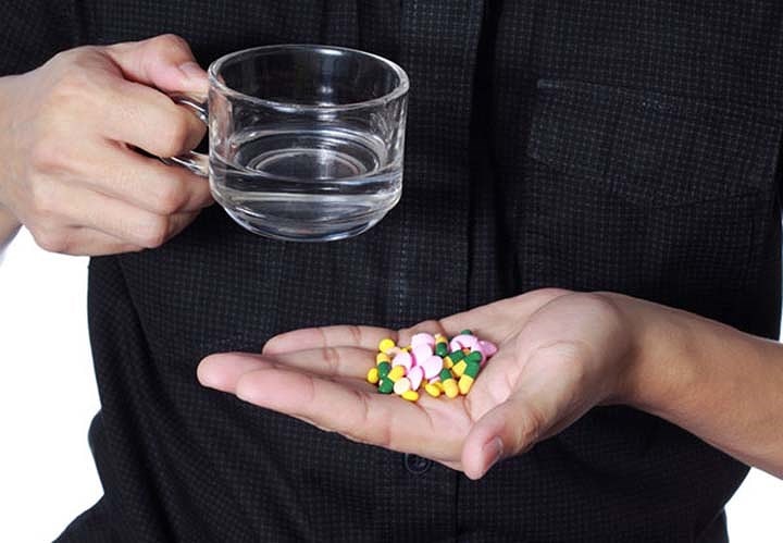 Nguồn gốc cơn đau: Mỗi loại đau đớn đều có nguồn gốc, có thể nó phát sinh cho một bệnh tật hoặc thương tích và đau chỉ là một triệu chứng. Vì vậy, thay vì sử dụng thuốc giảm đau, bạn nên đến bệnh viện để xác định nguồn gốc của cơn đau và được điều trị phù hợp.