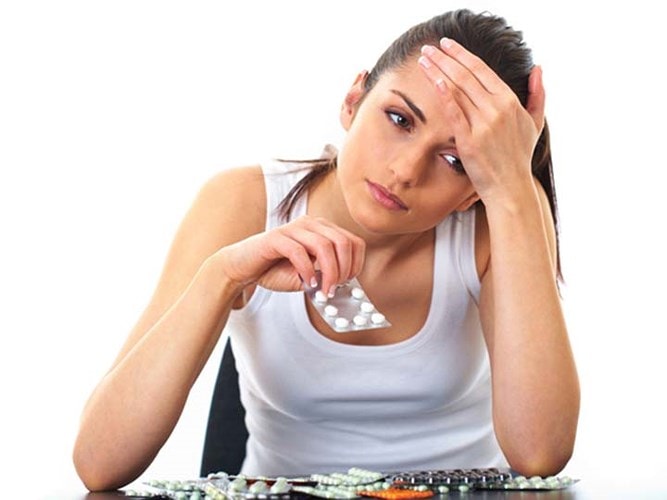 Tìm hiểu về các tác dụng phụ: Giống như nhiều loại thuốc khác, ngay cả thuốc giảm đau có một số tác dụng phụ, thậm chí là tử vong. Vì vậy, bạn phải tìm hiểu tất cả các phản ứng phụ của thuốc giảm đau trước khi dùng chúng. Các vấn đề về tiêu hoá, táo bón, chóng mặt, mệt mỏi, huyết áp thấp, nhồi máu cơ tim ... là một số tác dụng phụ phổ biến của hầu hết các thuốc giảm đau.