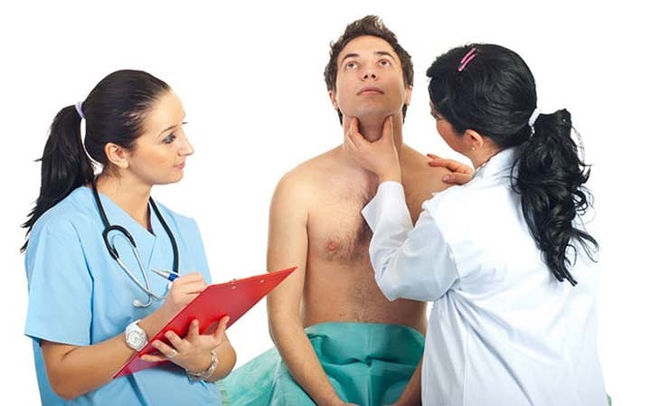 Nếu bạn đi khám bác sĩ mới và họ kê đơn thuốc giảm đau, bạn phải thông báo cho họ về lịch sử bệnh của bạn. Ví dụ, các bệnh mà bạn đã từng mắc phải từ trước, bạn dị ứng với những thanh phần thuốc nào, các vấn đề tâm lý,... Bằng cách này, bác sĩ sẽ có thể kê toa liều thuốc giảm đau theo tình trạng sức khoẻ của bạn.