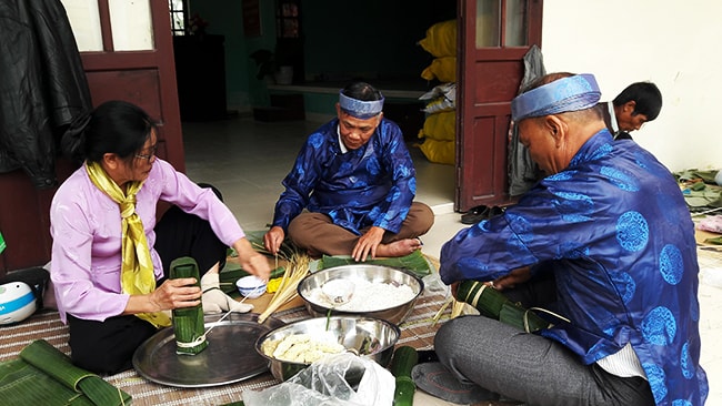 Hội thi nấu bánh tét người nghèo còn mang tính nhân văn và truyền thống xứ Quảng. Ảnh: MINH HẢI