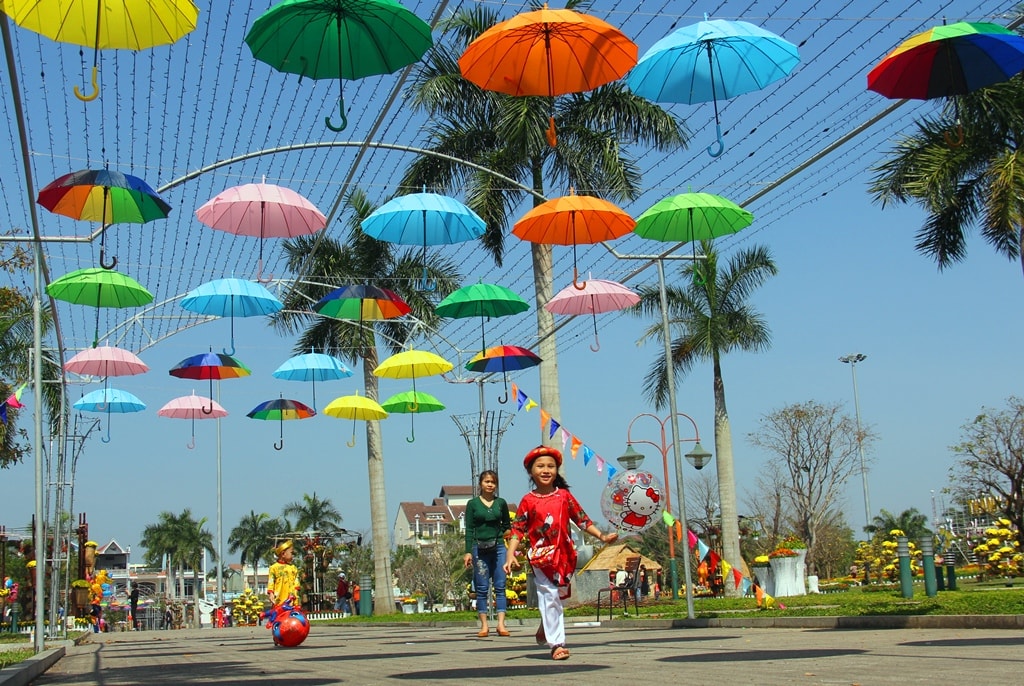 Không gian Quảng trường 24.3 càng nên lộng lẫy bởi cách trang trí đẹp mắt, đầy sáng tạo.