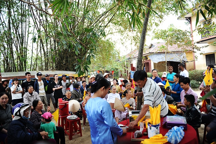 Bài chòi không thể thếu trong ngày giỗ tổ. Ảnh: HẢI - LỘC