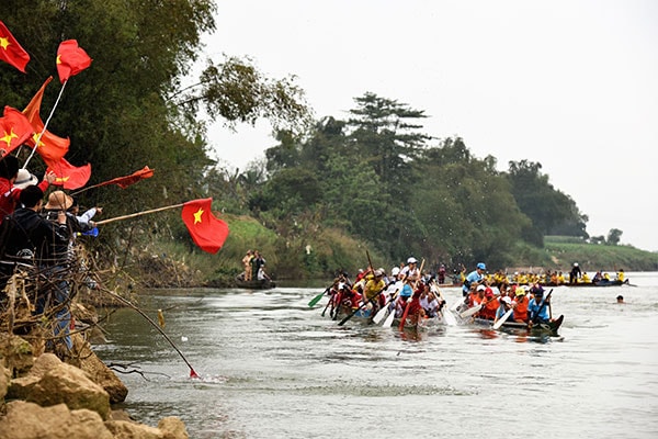 Đua thuyền đã thực sự là ngày hội của toàn dân!