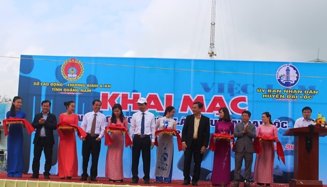 Khai mạc sàn giao dịch việc làm huyện Đại Lộc năm 2018. Ảnh: H.LIÊN