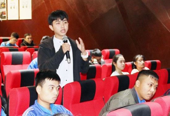 Sinh viên Đà Nẵng đối thoại với các chuyên gia về cuộc cách mạng 4.0.
