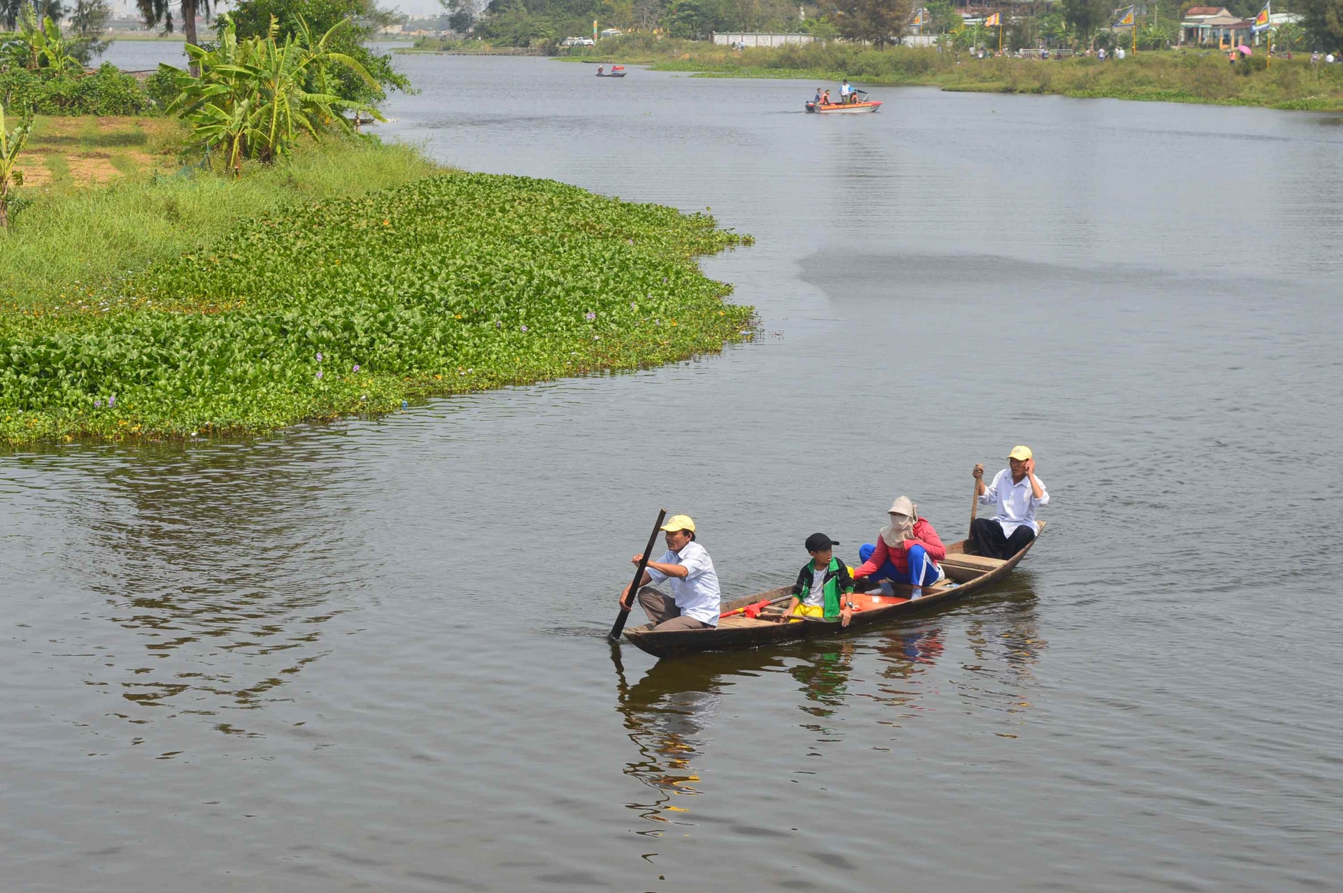 Một đoạn sông Cổ Cò thuộc địa phận TP.Đà Nẵng không bị tắc nghẽn dòng chảy. Ảnh: Q.T