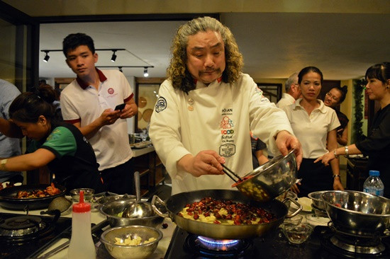 Performance of a Chinese chef