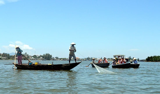 Điểm du lịch rừng dừa Bảy Mẫu Cẩm Thanh, Hội An là một trong 4 điểm du lịch hiện nay của Quảng Nam. Ảnh: VĨNH LỘC