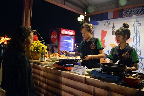 Liên hoan ẩm thực Hội An trở thành cơ hội để du khách trải nghiệm những món ăn ngon trên khắp thế giới