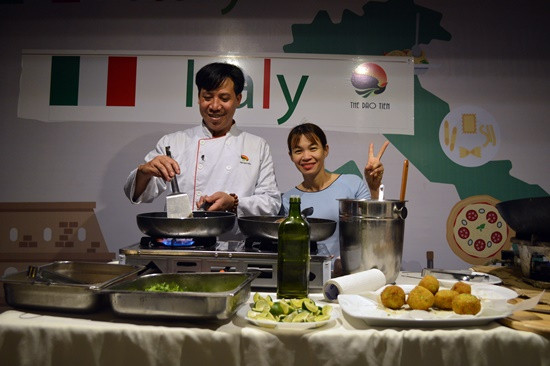  Liên hoan ẩm thực quốc tế  Hội An 2018 cũng là cơ hội để các đầu bếp địa phương giao lưu học hỏi với các đầu bếp khắp nơi trên thế giới