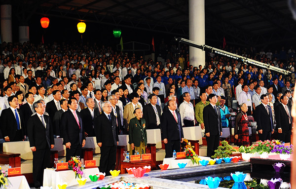 hủ tướng Nguyễn Xuân Phúc cùng đông đảo đại biểu dự lễ kỷ niệm.