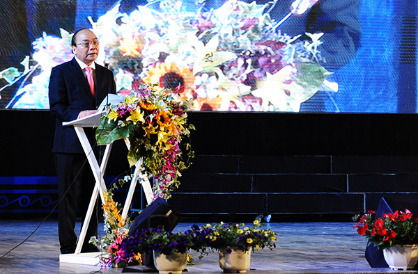 Phát biểu tại buổi lễ, Thủ tướng Nguyễn Xuân Phúc cho rằng, Hội An phải là TP du lịch củ khu vực và thế giới. Ảnh: HẢI - Lộc
