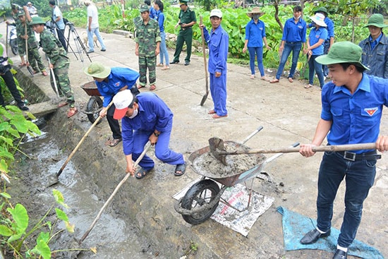 Tuổi trẻ Quảng Nam tích cực tham gia các hoạt động vì cộng đồng. Ảnh: VINH ANH