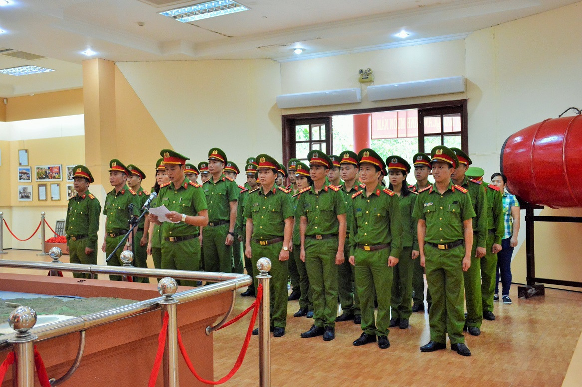 Đoàn viên thanh niên Đoàn Trường T52 tổ chức về nguồn tại An ninh Khu V (xã Trà Tân, huyện Bắc Trà My). Ảnh:TT