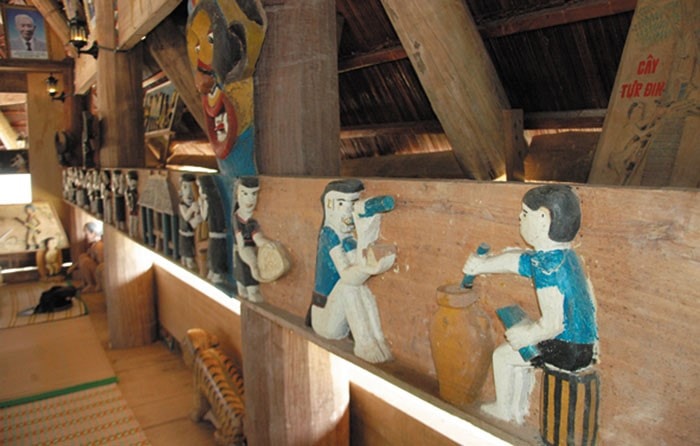 Some Co Tu ethnic wooden carvings