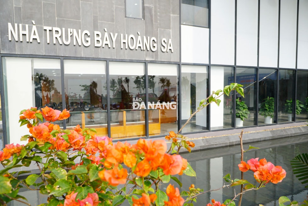 Mặt tiền hướng về biển Đông
