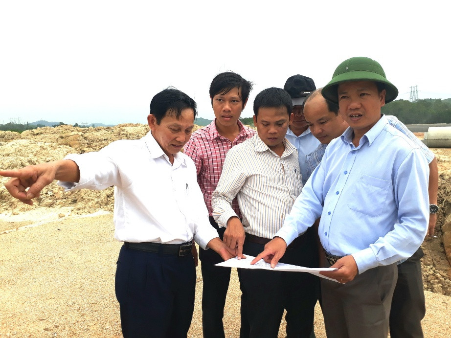Lãnh đạo TP.Tam Kỳ cùng Ban quản lý dự án đường cao tốc Đà Nẵng – Quảng Ngãi kiểm tra tại vị trí trạm dừng chân qua địa bàn thành phố.