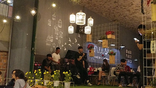 Một đêm nhạc tại Up Cafe.