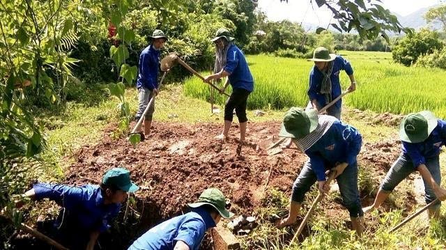 Thanh niên xã Thăng Phước bây giờ không còn gây rối trật tự nữa mà chí thú làm ăn, tham gia phong trào thiện nguyện. Ảnh: PHAN VINH