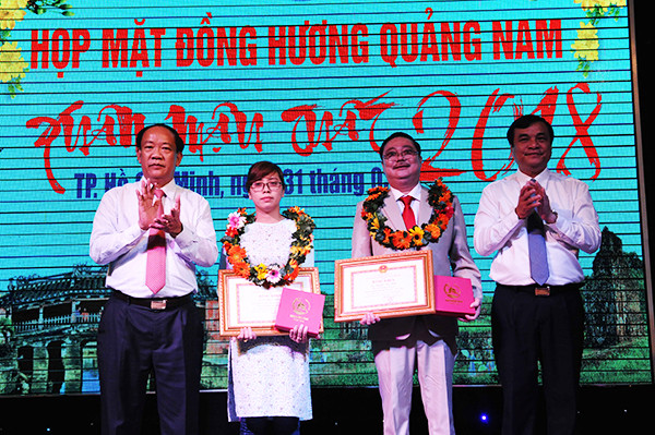 Tặng bằng khen của UBND tỉnh cho Chủ tịch Hội đồng hương Quảng Nam tại TP.Hồ Chí Minh đã có những đóng góp tích cực cho Hội đồng hương và quê nhà: MINH HẢI