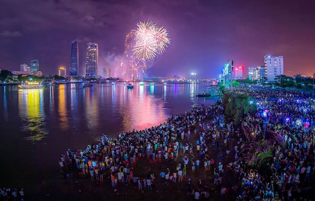 DIFF 2018 hứa hẹn mang đến nhiều bất ngờ thú vị. TRONG ẢNH: DIFF 2017 thu hút đông đảo người dân và du khách. Ảnh: Kim Liên