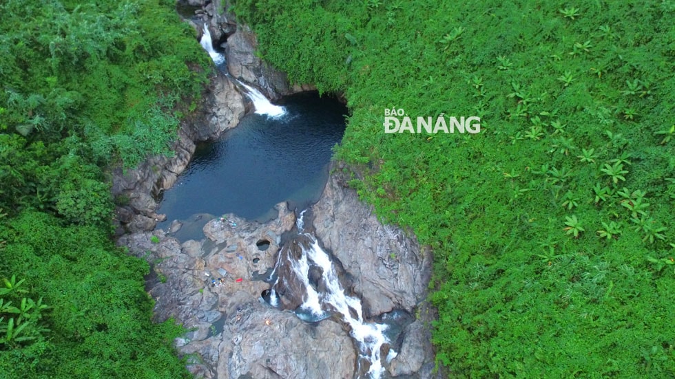Khung cảnh hữu tình tại suối Cẩm Hương